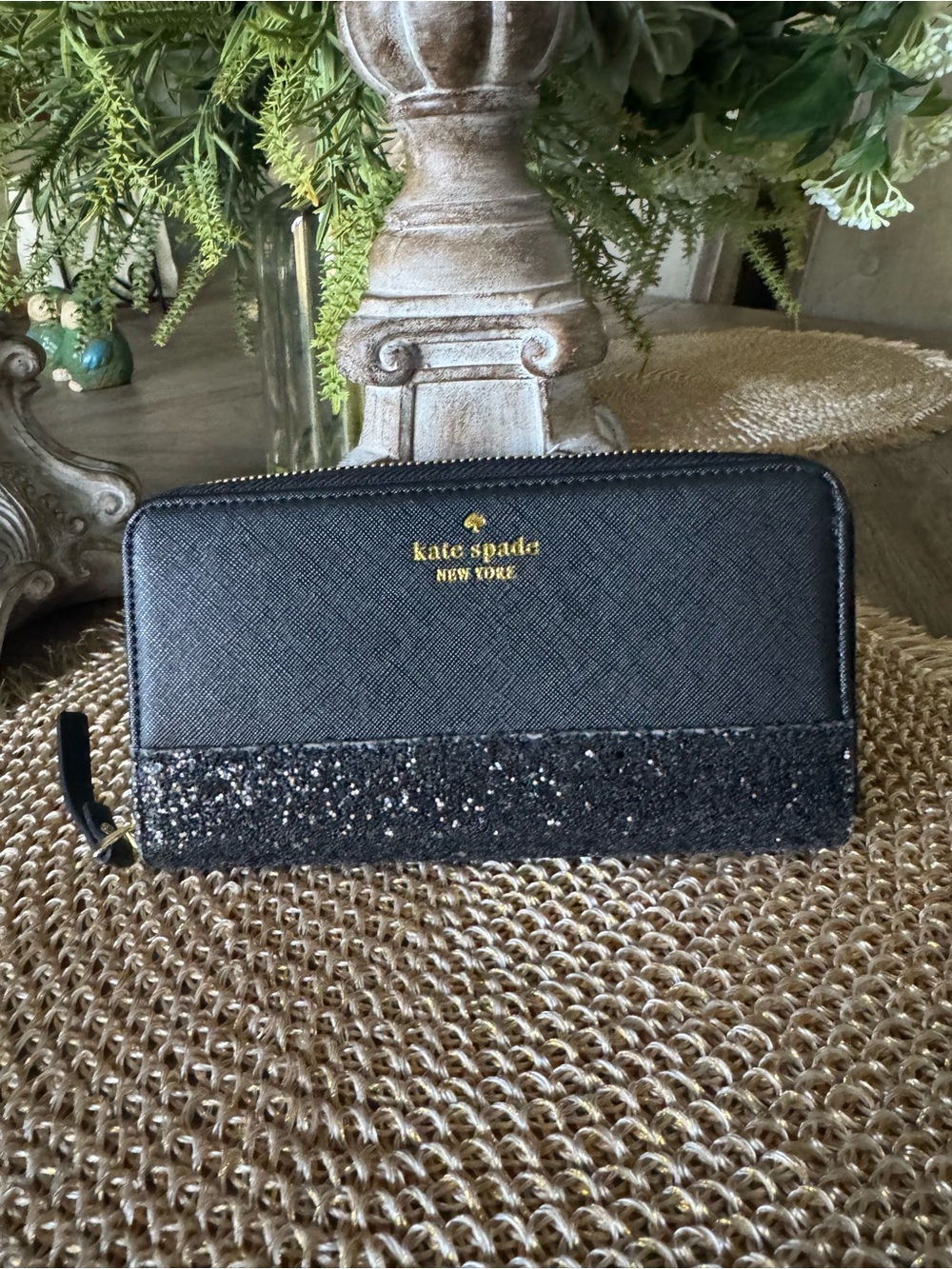 Kate Spade Black Glitter Zip-Around Wallet in Good Preloved Condition 🌹